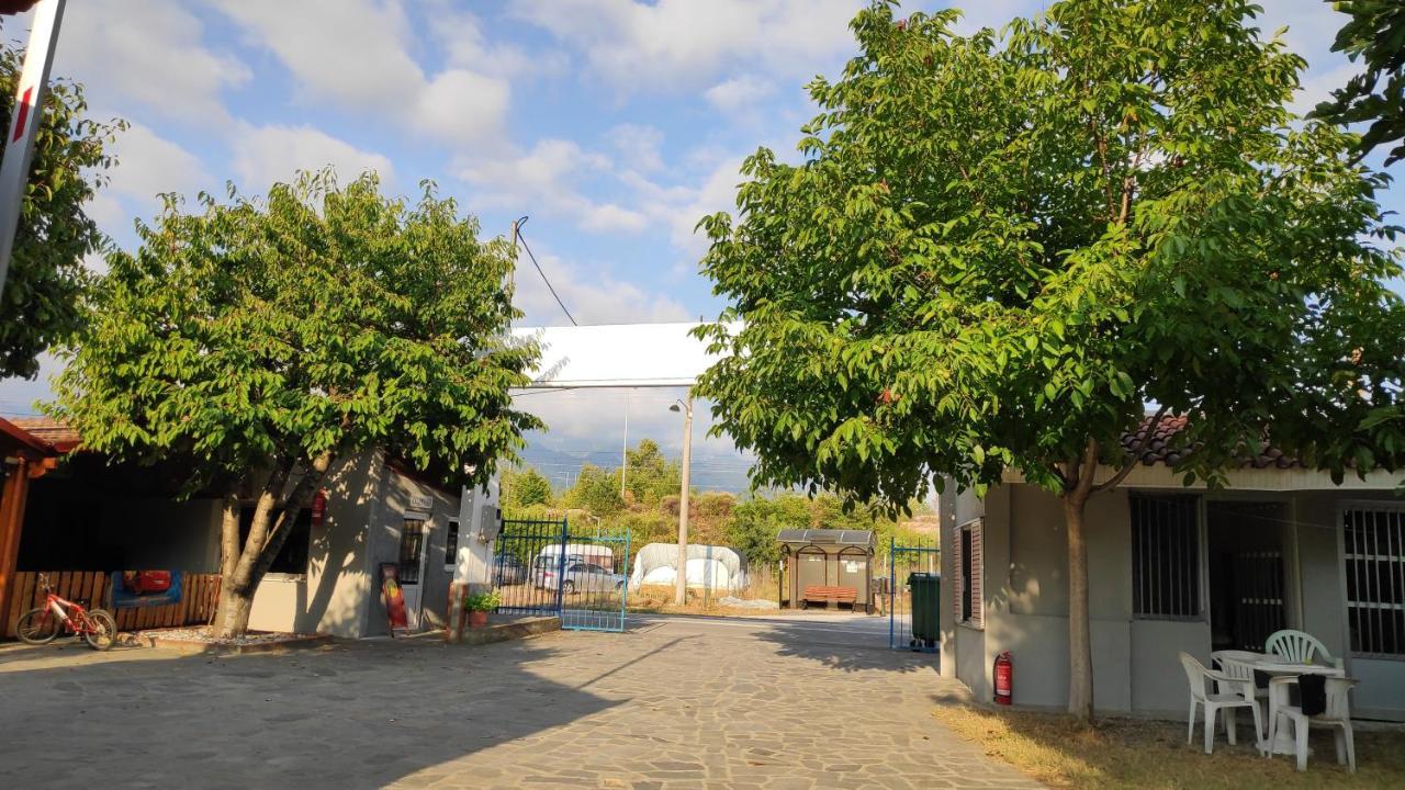 פלאקה ליטוחורו Camping Mitikas And Bungalows מראה חיצוני תמונה