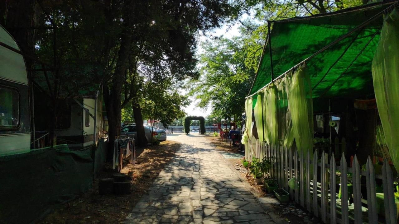 פלאקה ליטוחורו Camping Mitikas And Bungalows מראה חיצוני תמונה